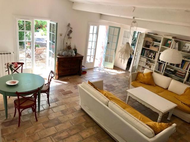 לונל Chambres D'Hotes Dans Une Maison D'Artiste מראה חיצוני תמונה